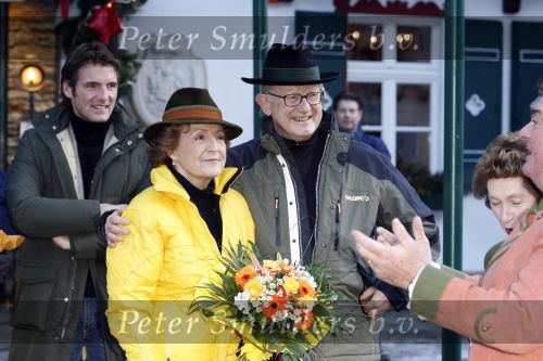 Bad Gastein 13 januari 2007
Pieter v Vollenhoven en Prinses Margriet op vakantie met Prins Maurits Prinses Marilene Prinses Anna Prins Lucas Prins Bernhard jr Prinses Annete Prinses Isablle Prins Sam Prins Pieter Christiaan Prinses Anita Prins Floris en Prinses Aimee vanwege hun 40 jarig huwelijk.
