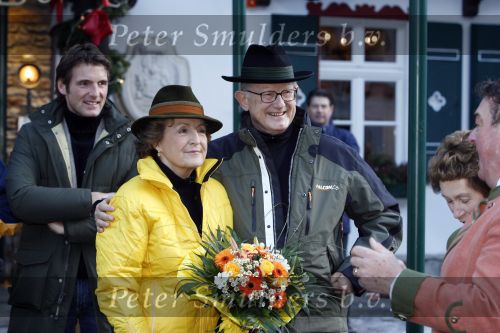Bad Gastein 13 januari 2007
Pieter v Vollenhoven en Prinses Margriet op vakantie met Prins Maurits Prinses Marilene Prinses Anna Prins Lucas Prins Bernhard jr Prinses Annete Prinses Isablle Prins Sam Prins Pieter Christiaan Prinses Anita Prins Floris en Prinses Aimee vanwege hun 40 jarig huwelijk.