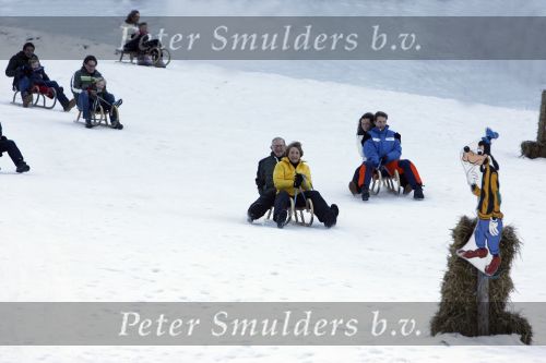 Bad Gastein 13 januari 2007
Pieter v Vollenhoven en Prinses Margriet op vakantie met Prins Maurits Prinses Marilene Prinses Anna Prins Lucas Prins Bernhard jr Prinses Annete Prinses Isablle Prins Sam Prins Pieter Christiaan Prinses Anita Prins Floris en Prinses Aimee vanwege hun 40 jarig huwelijk.