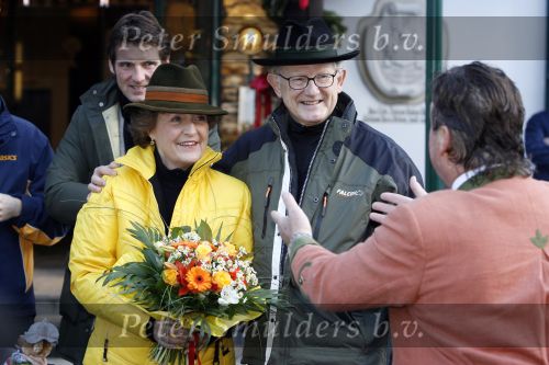 Bad Gastein 13 januari 2007
Pieter v Vollenhoven en Prinses Margriet op vakantie met Prins Maurits Prinses Marilene Prinses Anna Prins Lucas Prins Bernhard jr Prinses Annete Prinses Isablle Prins Sam Prins Pieter Christiaan Prinses Anita Prins Floris en Prinses Aimee vanwege hun 40 jarig huwelijk.