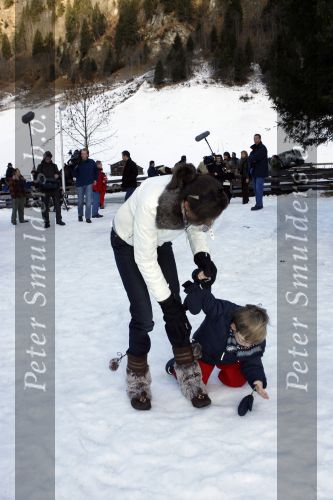 Bad Gastein 13 januari 2007
Pieter v Vollenhoven en Prinses Margriet op vakantie met Prins Maurits Prinses Marilene Prinses Anna Prins Lucas Prins Bernhard jr Prinses Annete Prinses Isablle Prins Sam Prins Pieter Christiaan Prinses Anita Prins Floris en Prinses Aimee vanwege hun 40 jarig huwelijk.