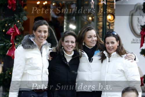 Bad Gastein 13 januari 2007
Pieter v Vollenhoven en Prinses Margriet op vakantie met Prins Maurits Prinses Marilene Prinses Anna Prins Lucas Prins Bernhard jr Prinses Annete Prinses Isablle Prins Sam Prins Pieter Christiaan Prinses Anita Prins Floris en Prinses Aimee vanwege hun 40 jarig huwelijk.