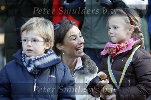 Bad Gastein 13 januari 2007
Pieter v Vollenhoven en Prinses Margriet op vakantie met Prins Maurits Prinses Marilene Prinses Anna Prins Lucas Prins Bernhard jr Prinses Annete Prinses Isablle Prins Sam Prins Pieter Christiaan Prinses Anita Prins Floris en Prinses Aimee vanwege hun 40 jarig huwelijk.