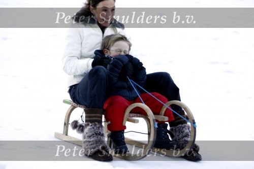 Bad Gastein 13 januari 2007
Pieter v Vollenhoven en Prinses Margriet op vakantie met Prins Maurits Prinses Marilene Prinses Anna Prins Lucas Prins Bernhard jr Prinses Annete Prinses Isablle Prins Sam Prins Pieter Christiaan Prinses Anita Prins Floris en Prinses Aimee vanwege hun 40 jarig huwelijk.