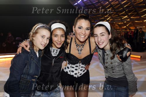 Baarn 26 januari 2006
Sterren schaatsen op het ijs van RTL in Baarn met Martijn krabbe en John Williams.
Quinty Trustfull met dochter en vriendinnen