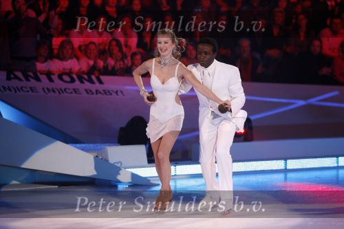 Baarn 26 januari 2006
Sterren schaatsen op hetij van RTL in Baarn met Martijn krabbe en John Williams.
Regilio Tuur