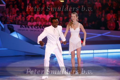 Baarn 26 januari 2006
Sterren schaatsen op het ijs van RTL in Baarn met Martijn krabbe en John Williams.
Regilio Tuur