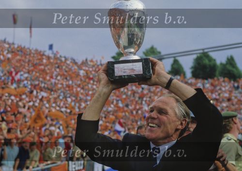 Munchen, 25 Juni 1988 Finale Europees Kampioenschap 1988
Nederland-Rusland met een eindstand van 2-0
Rinus Michels met beker
EK 1988