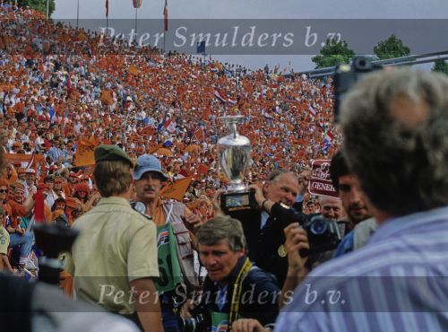 Munchen, 25 Juni 1988 Finale Europees Kampioenschap 1988
Nederland-Rusland met een eindstand van 2-0
Rinus Michels met beker
EK 1988