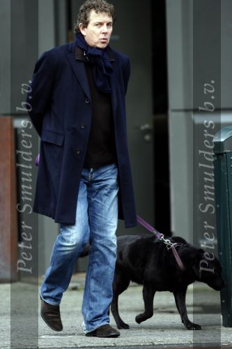 Amsterdam 27 januari 2007
Robert ten Brink met hond het winkelen op de cornelis schuytstraat