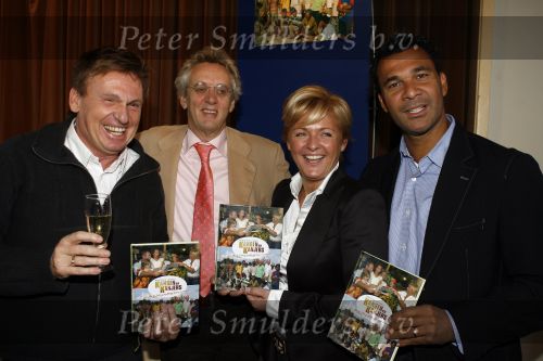 Amsterdam 23 januari 2007
Presentatie boek postcodeloterij in Artis met oa Carolien Tensen Ruud Gullit Hennie Huisman Jan Vriend Arno Woesthoff met vrouw Bea Post en direkteur Boudewijn Poelmann.