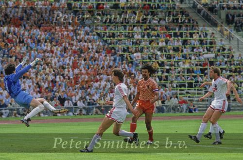 Munchen, 25 Juni 1988 Finale Europees Kampioenschap 1988
Nederland-Rusland met een eindstand van 2-0
Ruud Gullit verslaat met een stevige kopbal doelman Rinat Dasajev
EK 1988
