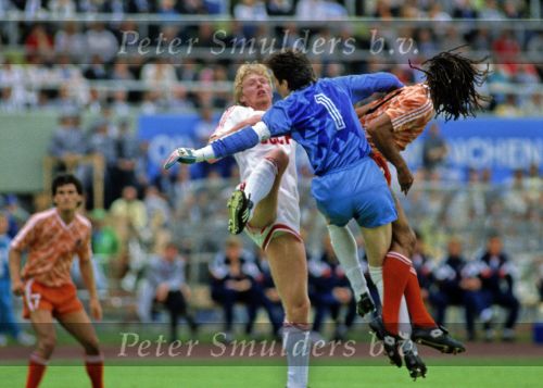 Munchen, 25 Juni 1988 Finale Europees Kampioenschap 1988
Nederland-Rusland met een eindstand van 2-0
Ruud Gullit in duel met doelman Dasaev
EK 1988