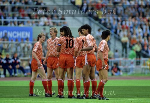 Munchen, 25 Juni 1988 Finale Europees Kampioenschap 1988
Nederland-Rusland met een eindstand van 2-0
Ruud Gullit, Frank Rijkaard, Jan Wouters, Adri v Tiggelen, Marco v Basten en Gerald Vanenburg
EK 1988