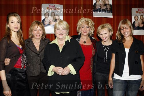 Amsterdam 5 februari 2007
Presentatie Steel Magnolias met Karin Bloemen Renee Soutendijk Carom Lensen Diana Dobbelman Sylvia Hoeks en Nelly Frijda.