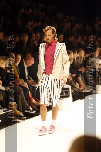 Amsterdam 26 januari 2007
Modeshow suit supply door Daryl v Wouw tijdens amsterdam fashion week.