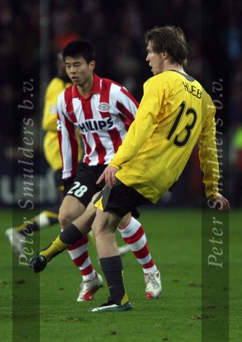 Eindhoven, 20 Februari 2007
1e eindronde Championsleague wedstrijd PSV-FC Arsenal, eindstand 1-0 Seizoen 2006/2007
Sun Xiang, de eerste chinees die mee doet als voetballer bij de Champions League in Europa in duel met Alexander Hleb