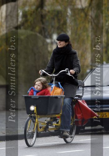 Amsterdam 17 januari 2007
Susan Visser met kindje op bakfiets.