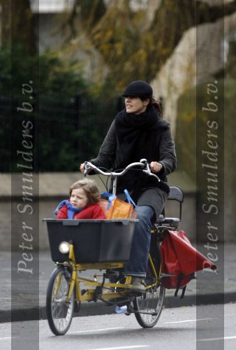 Amsterdam 17 januari 2007
Susan Visser met kindje op bakfiets.