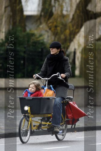 Amsterdam 17 januari 2007
Susan Visser met kindje op bakfiets.