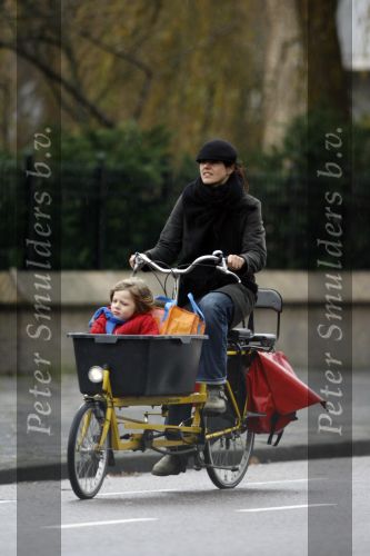 Amsterdam 17 januari 2007
Susan Visser met kindje op bakfiets.