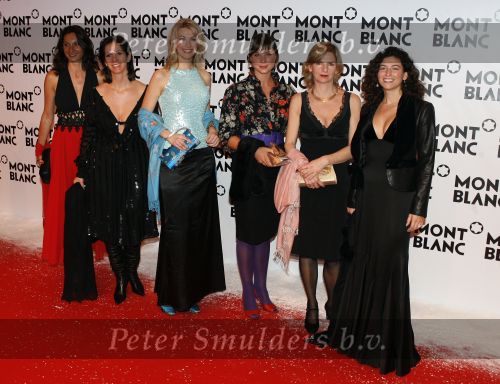 Chamonix 2 februari 2007
Presentatie sieraden lijn van Mont Blanc in Chamonix. vlnr Clementine Noordzij Annemarie v Gaal Susanne Smit Antoinette DegensFemmetje de Wind en Jose Rozenbroek