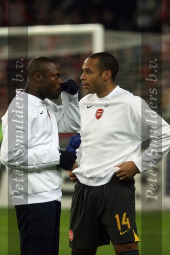 Eindhoven, 20 Februari 2007 Champions Leaguewedstrijd
PSV-FC Arsenal 1e ronde Eindstand 1-0 Seizoen 2006/2007
Thierry Henry in gesprek met William Gallas