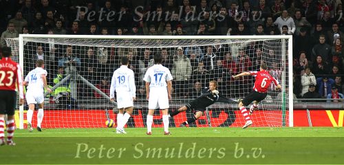 Eindhoven, 15 December 2006 Kompetitiewedstrijd PSV-Heracles, eindstand 3-0 Seizoen 2006/2007
Timmy Simons scoort via een penalty