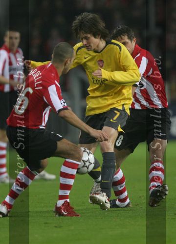 Eindhoven, 20 Februari 2007 Champions Leaguewedstrijd
PSV-FC Arsenal 1e ronde Eindstand 1-0 Seizoen 2006/2007
Tomas Rosicky in duel met Phillip Cocu