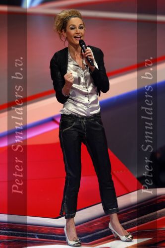 Hilversum 3 februari 2006
Wendy v Dijk presenteert de x factor. 
Haar moeder en broer zitten op de tribune.