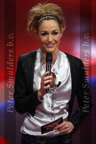 Hilversum 3 februari 2006
Wendy v Dijk presenteert de x factor. 
Haar moeder en broer zitten op de tribune.