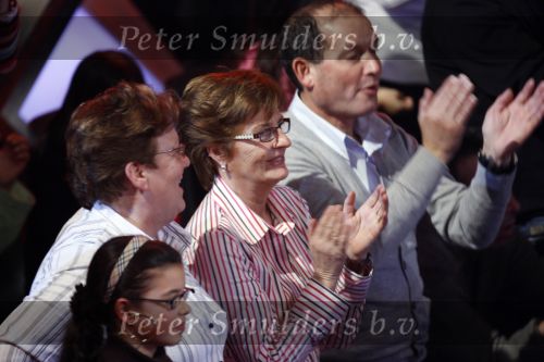 Hilversum 3 februari 2006
Wendy v Dijk presenteert de x factor. 
Haar moeder en broer zitten op de tribune.