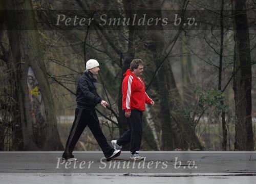 Amsterdam 1 februari 2007
Wessel v Diepen en Daphne Bunskoek kussend. 
Daarna gaat wessel wandelen in het vondelpark.
Peter Smulders bv