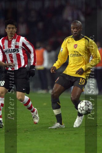 Eindhoven, 20 Februari 2007
1e eindronde Championsleague wedstrijd PSV-FC Arsenal, eindstand 1-0 Seizoen 2006/2007
William Gallas met als achtervolger Sun Xiang, de eerste Chinees die mee doet als voetballer bij de Champions League in Europa
