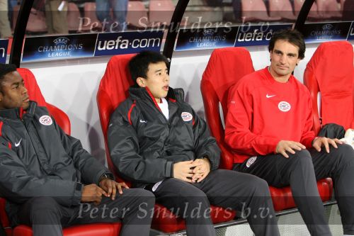 Eindhoven, 20 Februari 2007 Champions Leaguewedstrijd
PSV-FC Arsenal 1e ronde Eindstand 1-0 Seizoen 2006/2007
De eerste chinees die een champions league wedstrijd speelde
Xiang Sun hier samen met Eric Addo en Oscar Moens