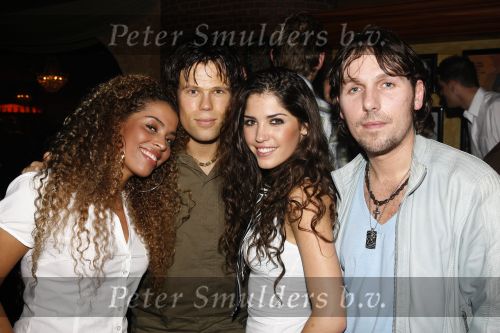 Uitgeest 17 januari 2006
Feest Henk Geels in Bobs saloon.
Jan Smit en Yolanthe Cabau v Karsbergen en zusje jan smit