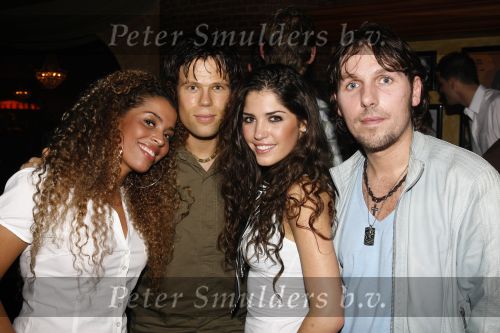 Uitgeest 17 januari 2006
Feest Henk Geels in Bobs saloon.
Jan Smit en Yolanthe Cabau v Karsbergen en zusje jan smit