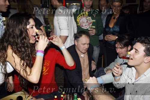 Uitgeest 17 januari 2006
Feest Henk Geels in Bobs saloon.
Jan Smit en Yolanthe Cabau v Karsbergen en zusje jan smit
