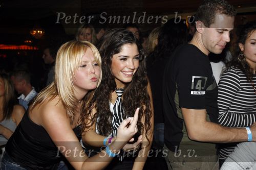 Uitgeest 17 januari 2006
Feest Henk Geels in Bobs saloon.
Jan Smit en Yolanthe Cabau v Karsbergen en zusje jan smit