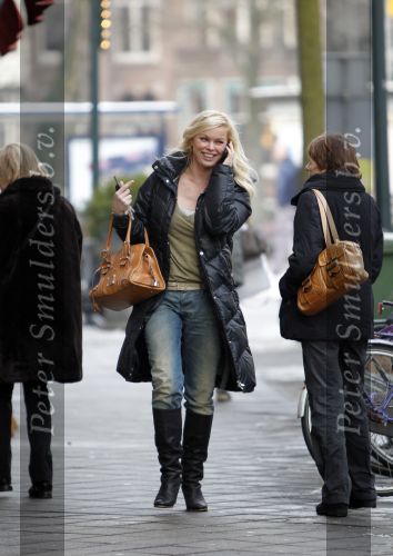 Amsterdam 14 januari 2010
Bridget Maasland met gsm bellend op straat.
Peter Smulders bv