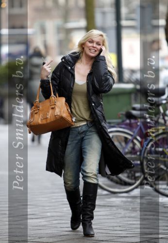 Amsterdam 14 januari 2010
Bridget Maasland met gsm bellend op straat.
Peter Smulders bv