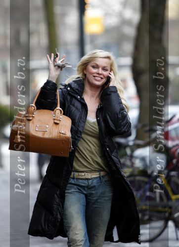 Amsterdam 14 januari 2010
Bridget Maasland met gsm bellend op straat.
Peter Smulders bv