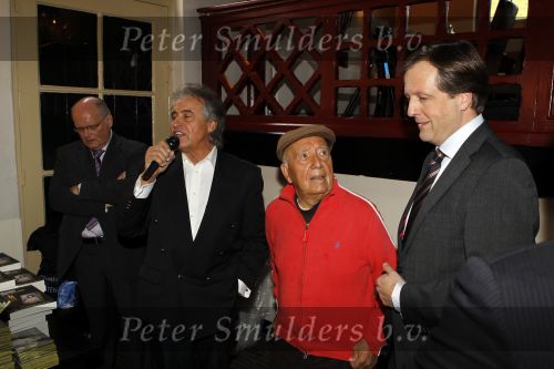 Leiden 19 januari 2010
Presenatie boek van de zangeres zonder naam geschreven door Ben Holthuis en de nieuwe cd. Johnny Hoes Alexander Pechtold Ben Holthuis 
Peter Smulders bv