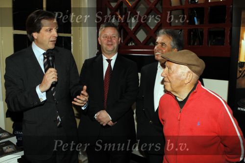 Leiden 19 januari 2010
Presenatie boek van de zangeres zonder naam geschreven door Ben Holthuis en de nieuwe cd. Johnny Hoes Alexander Pechtold Ben Holthuis 
Peter Smulders bv