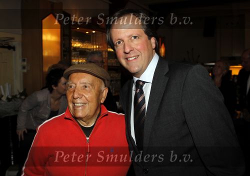Leiden 19 januari 2010
Presenatie boek van de zangeres zonder naam geschreven door Ben Holthuis en de nieuwe cd. Alexander Pechtold en Johnny Hoes
Peter Smulders bv