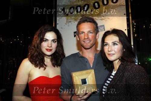 Amsterdam 15 januari 2010
Feestje vanwege 1000000 (miljoen) bezoekers bij de film komt een vrouw bij de dokter in het cobra cafe. Aanwezige cast Barry Atsma Carice v Houten Anna Drijver Dirk Zeelenberg, producent Reinout Oerlemans met zijn vrouw Danielle en schrijver Kluun met zijn vrouw.
Peter Smulders bv