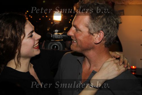 Amsterdam 15 januari 2010
Feestje vanwege 1000000 (miljoen) bezoekers bij de film komt een vrouw bij de dokter in het cobra cafe. Aanwezige cast Barry Atsma Carice v Houten Anna Drijver Dirk Zeelenberg, producent Reinout Oerlemans met zijn vrouw Danielle en schrijver Kluun met zijn vrouw.
Peter Smulders bv