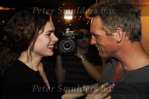 Amsterdam 15 januari 2010
Feestje vanwege 1000000 (miljoen) bezoekers bij de film komt een vrouw bij de dokter in het cobra cafe. Aanwezige cast Barry Atsma Carice v Houten Anna Drijver Dirk Zeelenberg, producent Reinout Oerlemans met zijn vrouw Danielle en schrijver Kluun met zijn vrouw.
Peter Smulders bv