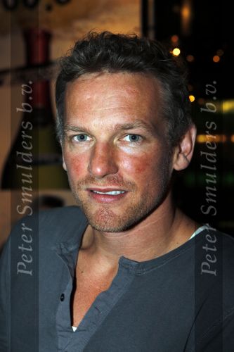Amsterdam 15 januari 2010
Feestje vanwege 1000000 (miljoen) bezoekers bij de film komt een vrouw bij de dokter in het cobra cafe. Aanwezige cast Barry Atsma Carice v Houten Anna Drijver Dirk Zeelenberg, producent Reinout Oerlemans met zijn vrouw Danielle en schrijver Kluun met zijn vrouw.
Peter Smulders bv