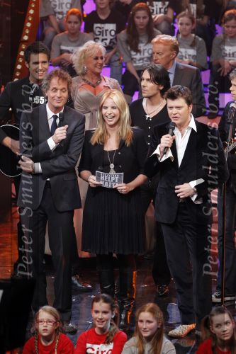 Hilversum 21 januari 2010
Rtl SBS en de NOS hebben samen een tv programma en aktie in elkaar gedraaid om zoveel mogelijk geld op te halen voor giro 55 ten bate van Haiti. Jeroen Pauw Linda de Mol en Beau v Erven Dorens
Peter Smulders bv